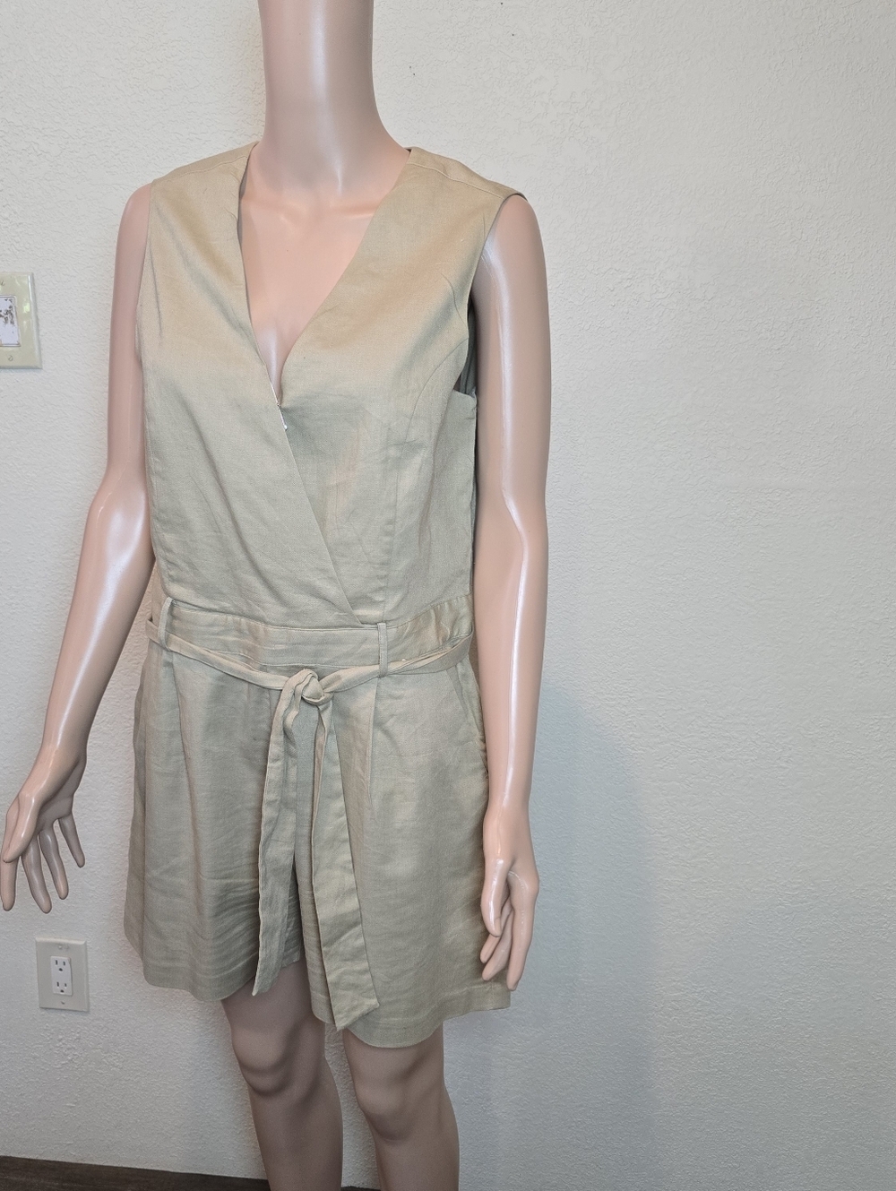 BANANA REPUBLIC Romper One Piece Shorts Womens 8 Beige Linen Blend - Picture 7 of 14